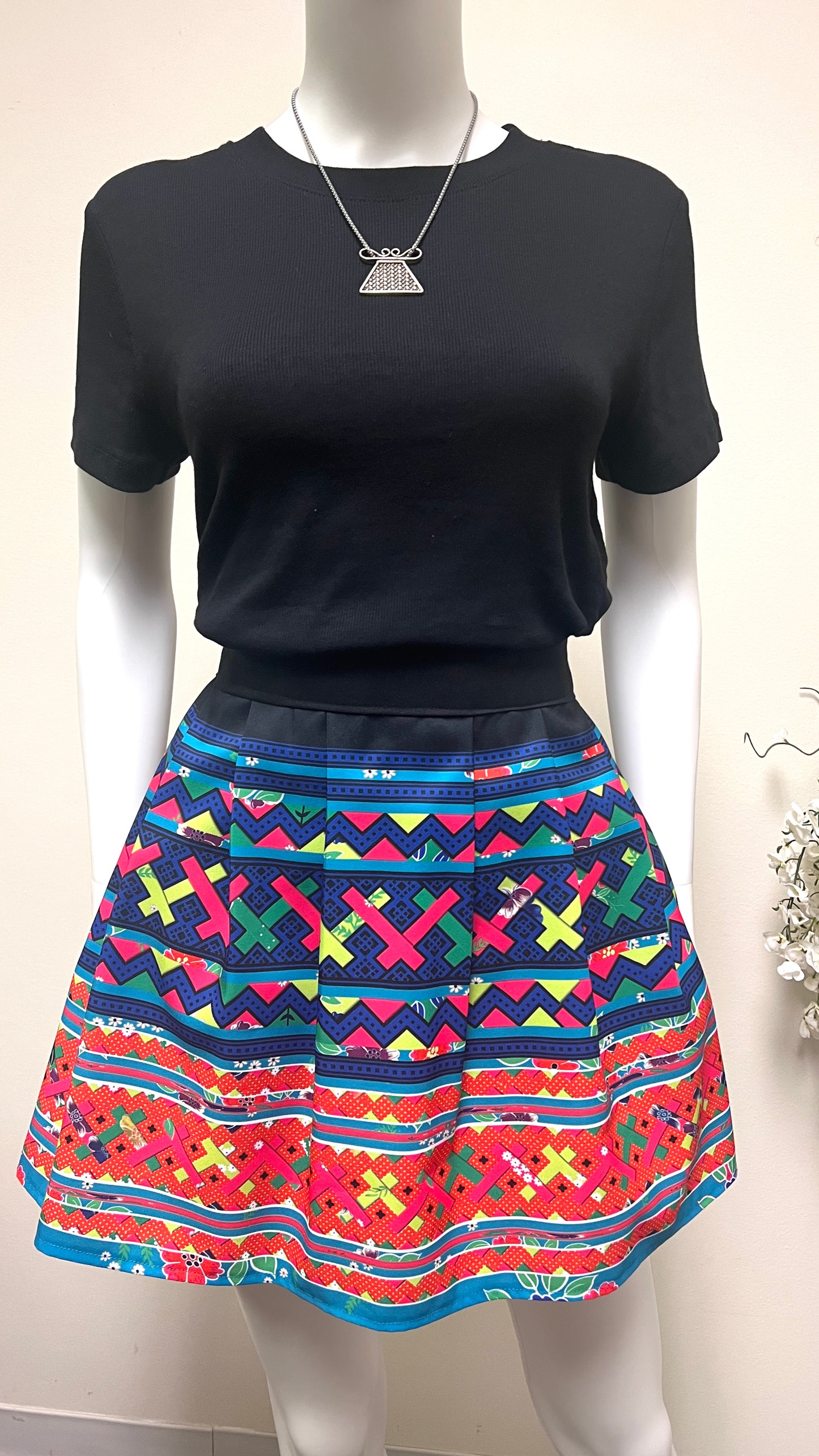 Hmong pleated mini skirt (M)