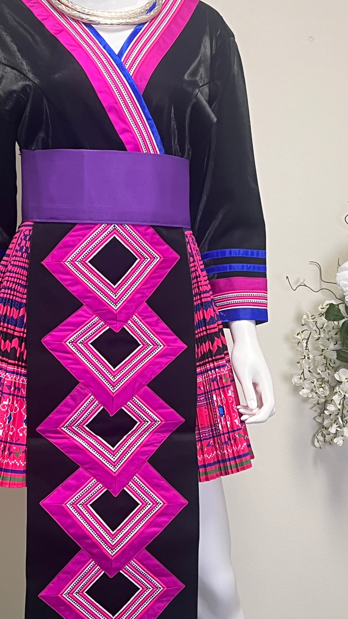 Hmong outfit (size 40)