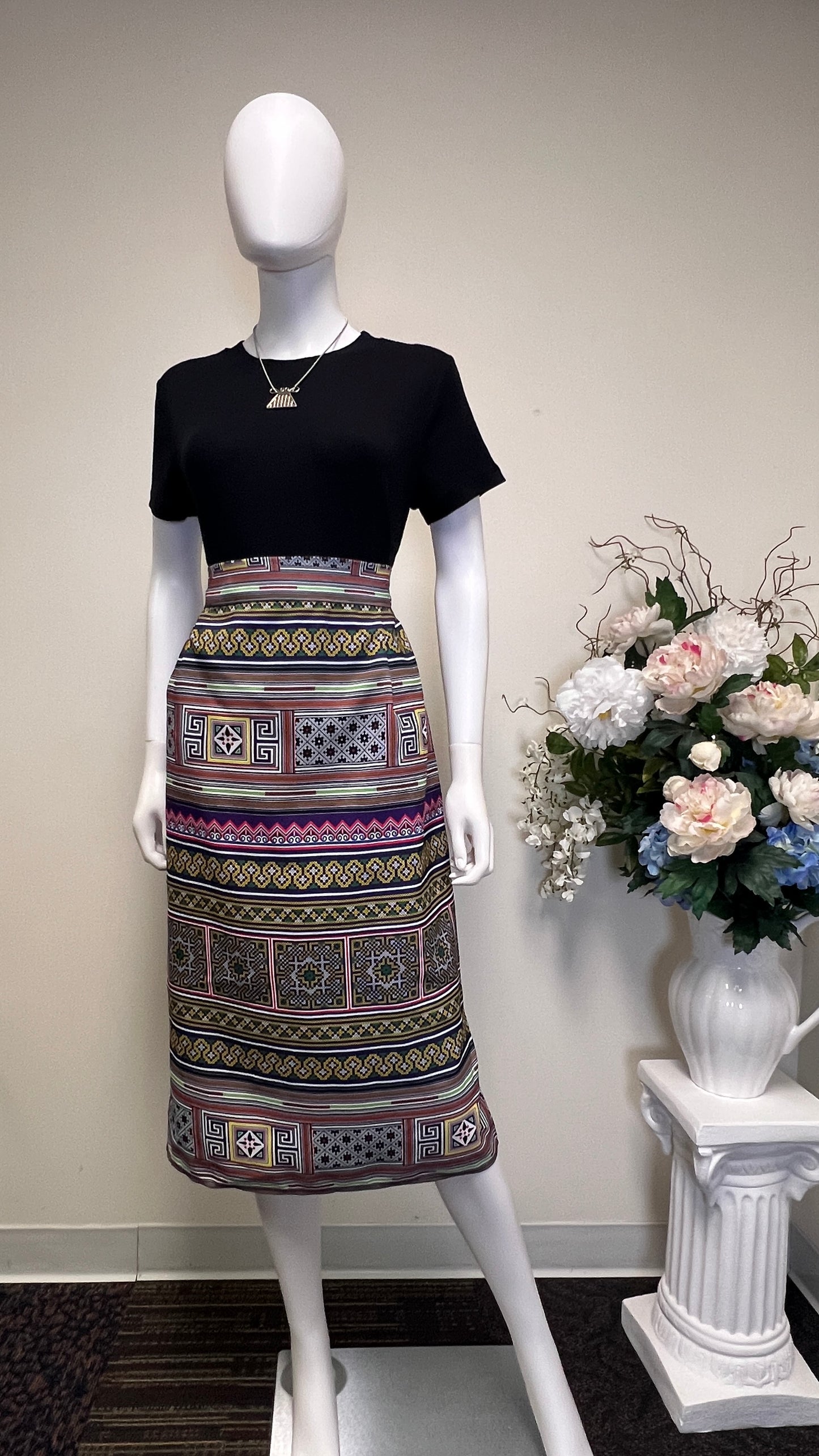 Hmong Pencil Skirt (M)