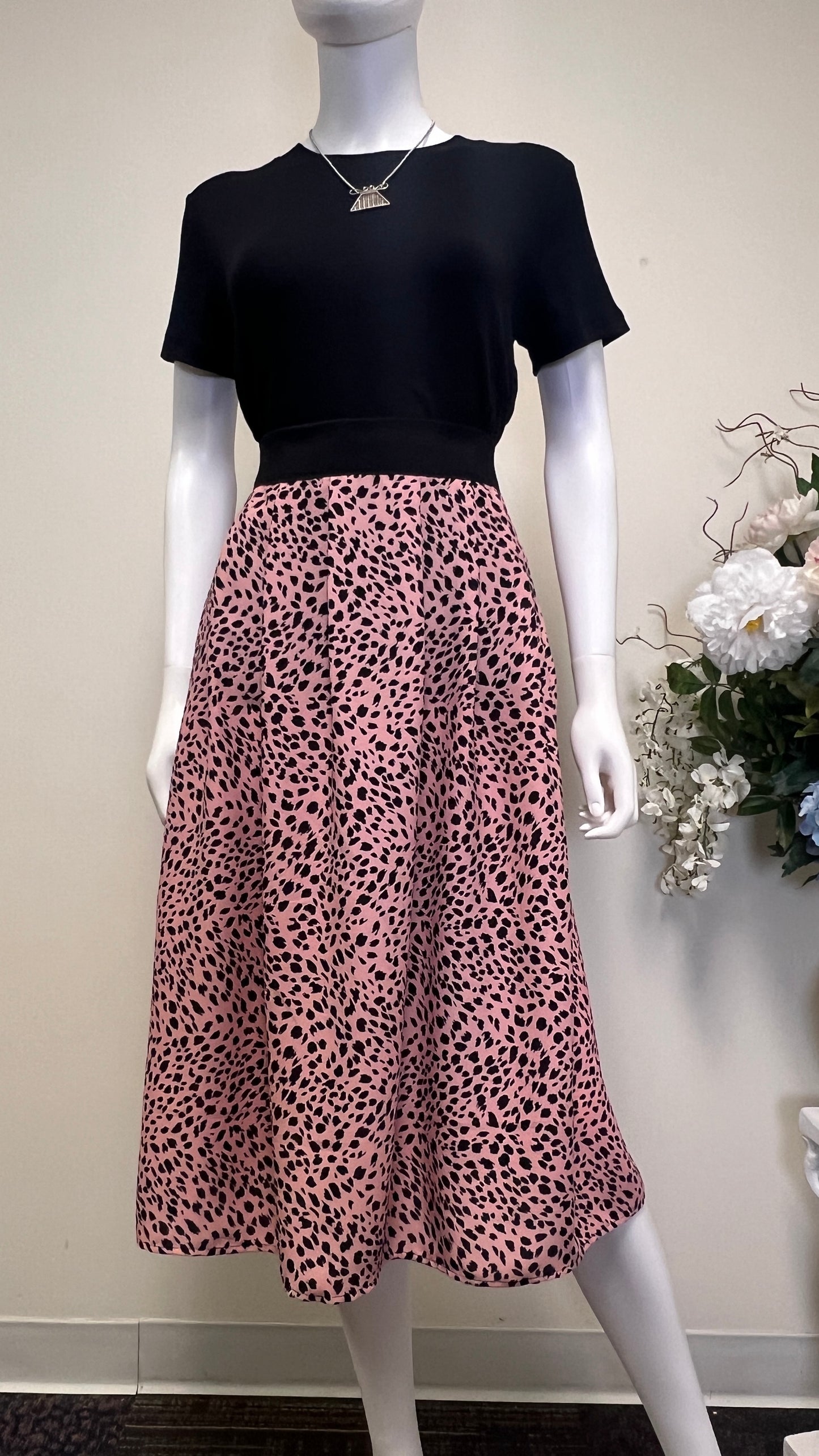 Soft pink leopard print chiffon skirt (M)
