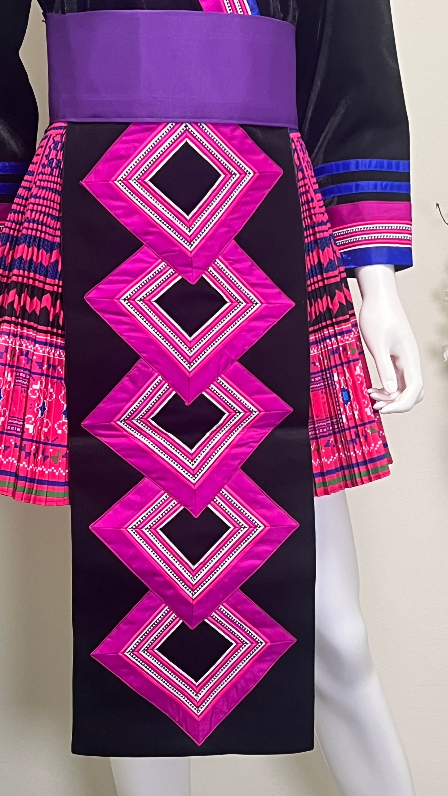 Hmong outfit (size 40)