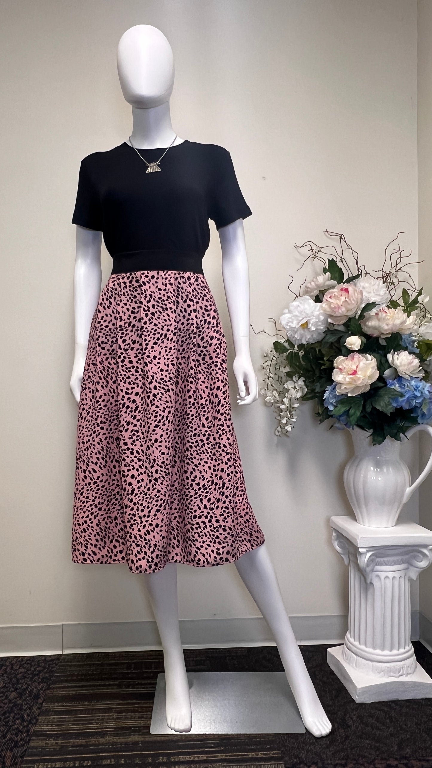 Soft pink leopard print chiffon skirt (M)