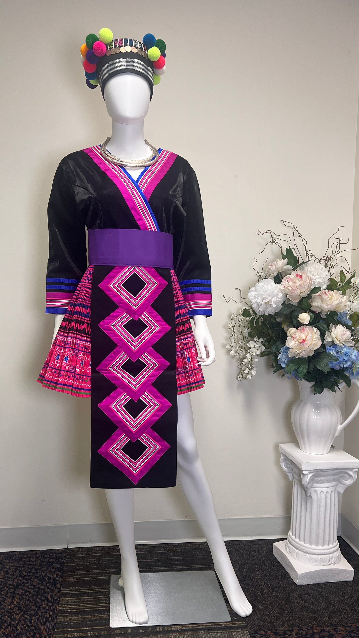 Hmong outfit (size 40)