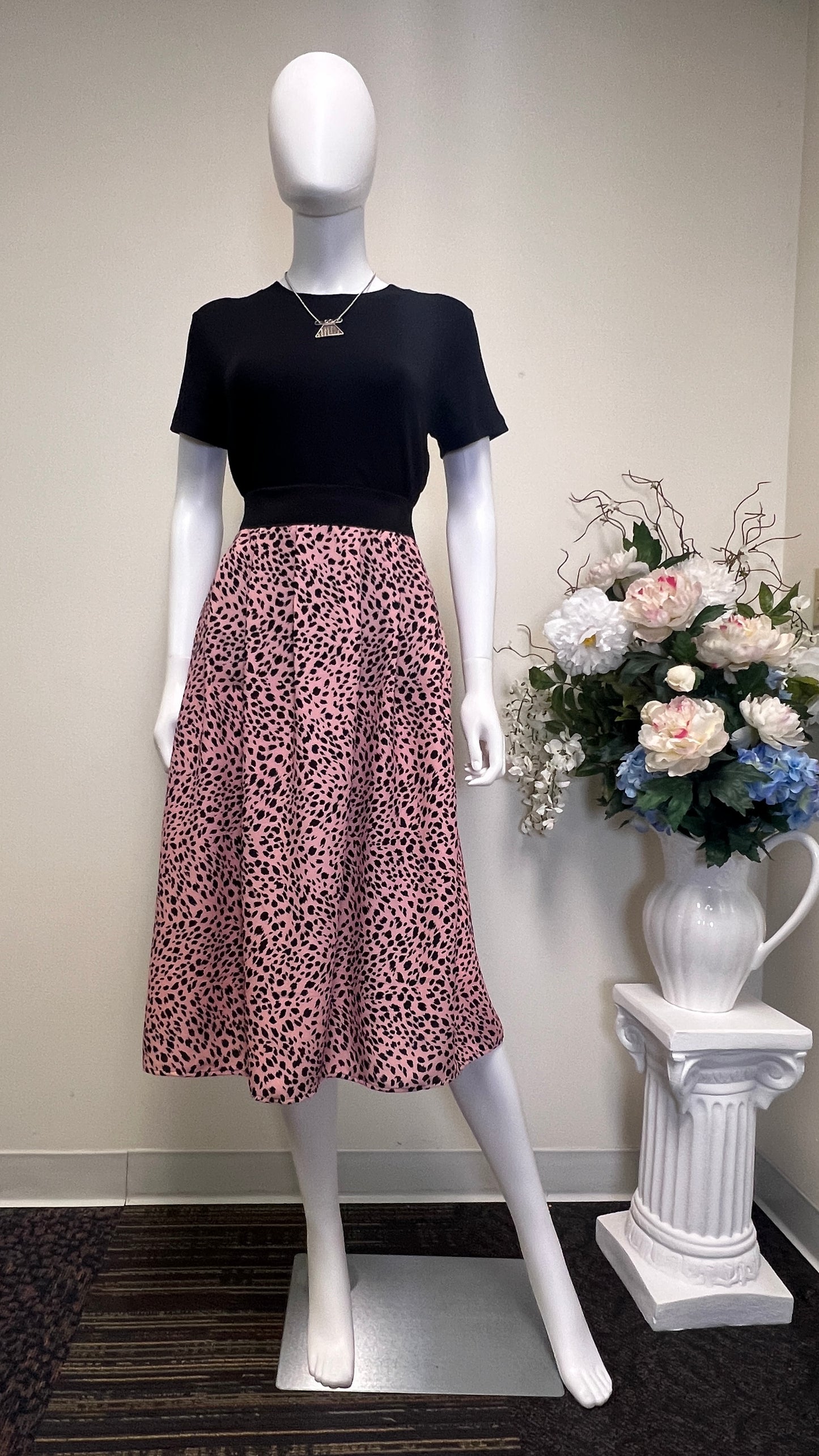 Soft pink leopard print chiffon skirt (M)