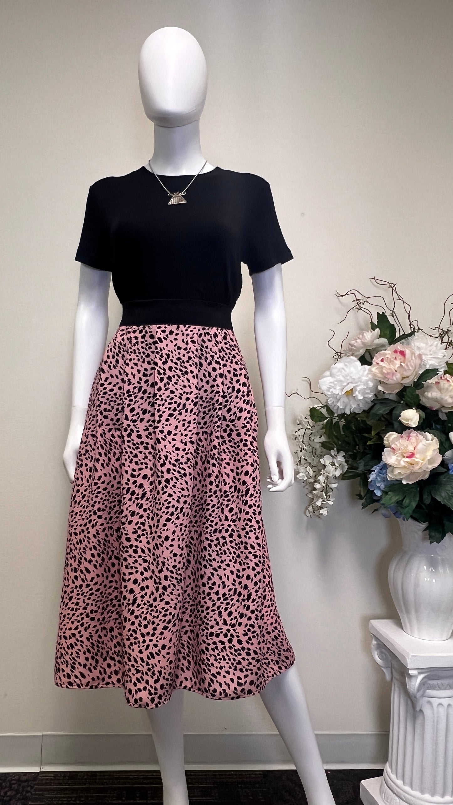 Soft pink leopard print chiffon skirt (M)