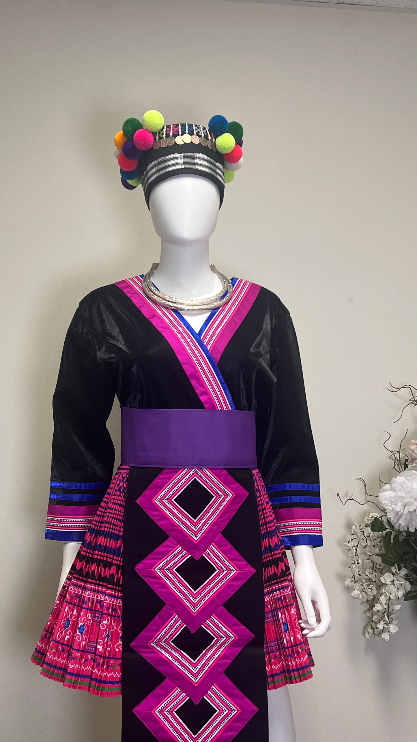 Hmong outfit (size 40)