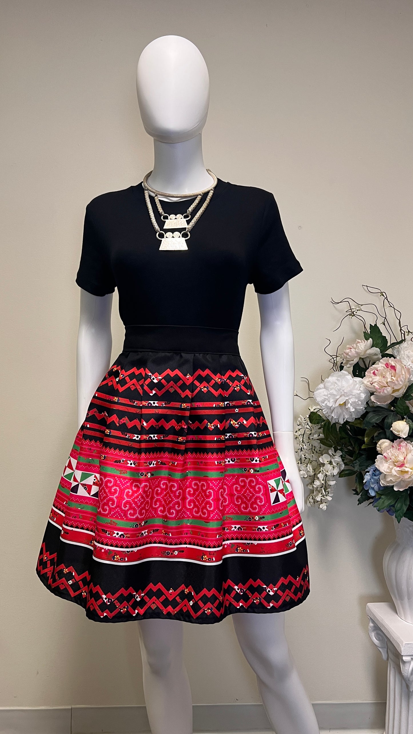 Hmong pleated skirt (L)