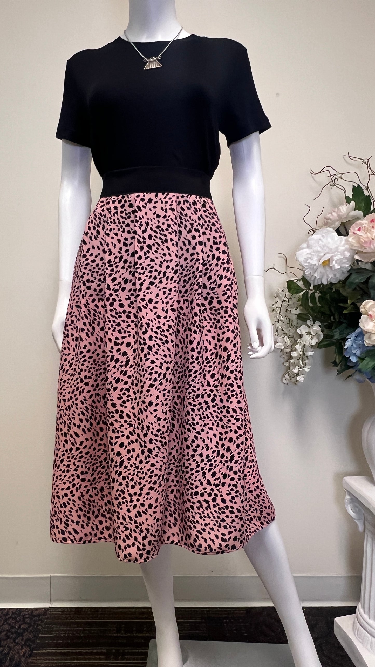 Soft pink leopard print chiffon skirt (M)