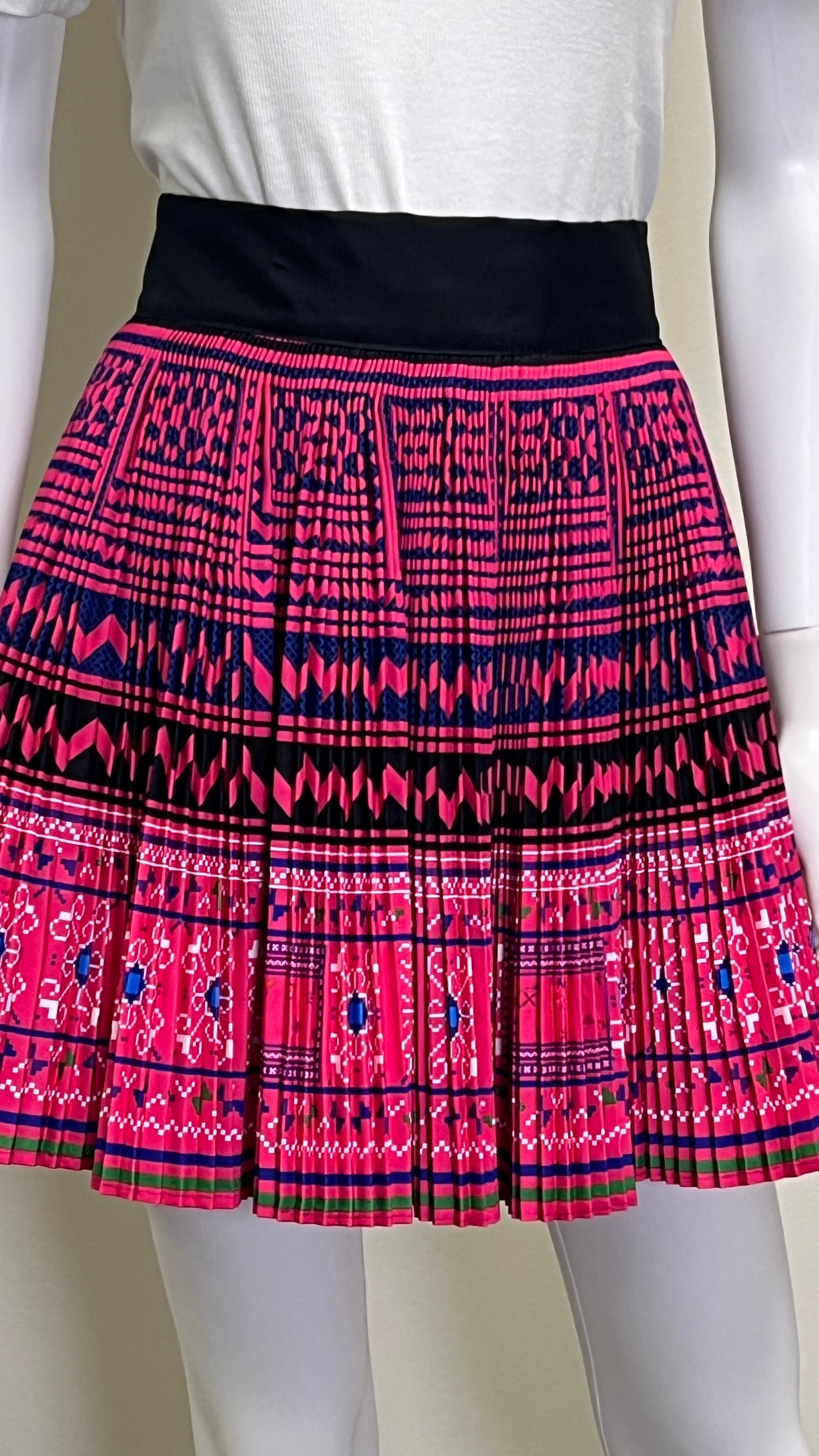 Hmong skirt wraparound (40W/16L and 44W/18L)
