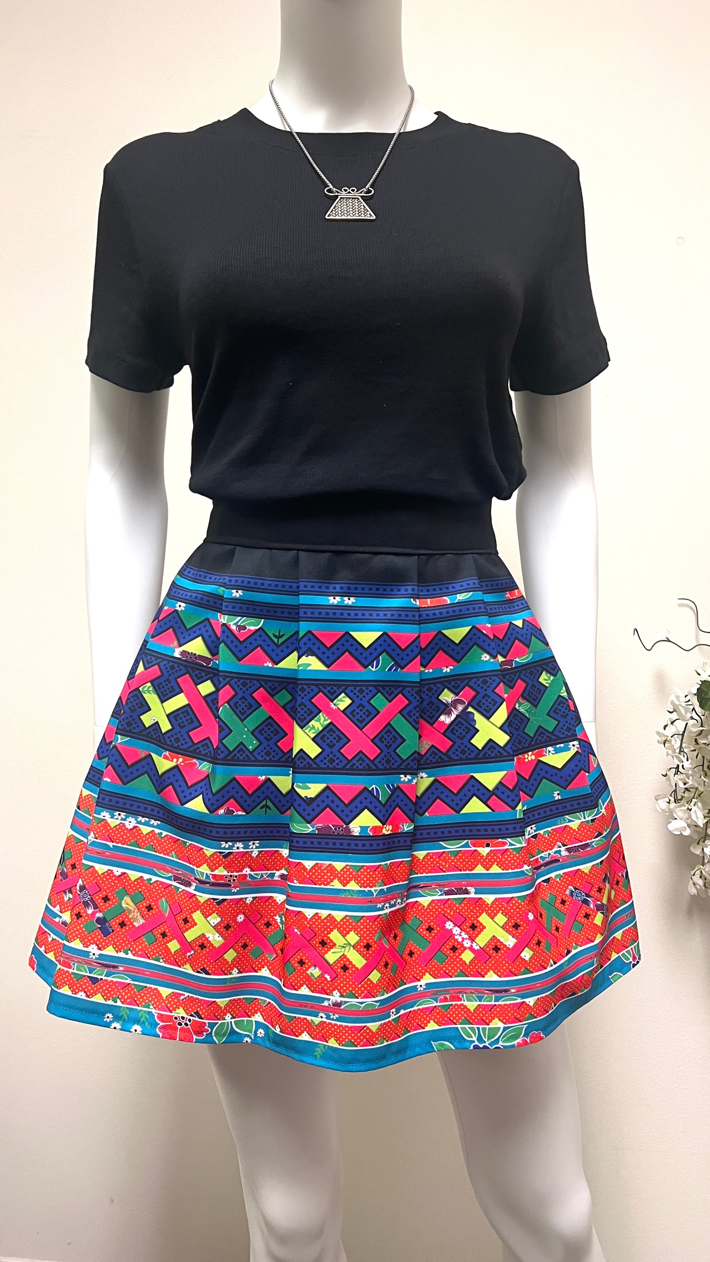 Hmong pleated mini skirt (M)
